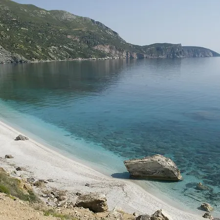 Wooden Nest * Akhladherí