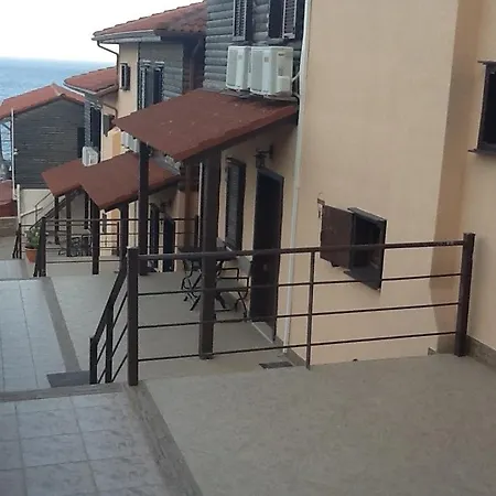 Wooden Nest Αχλαδερή