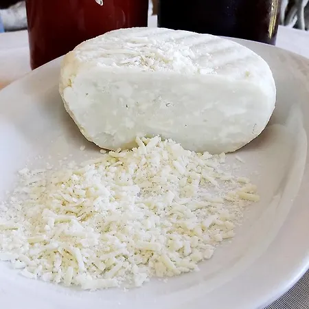 Wooden Nest Akhladherí